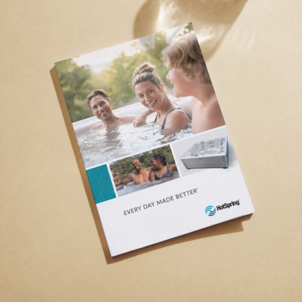 HotSpring brochure met overzicht van jacuzzi’s en modellen.